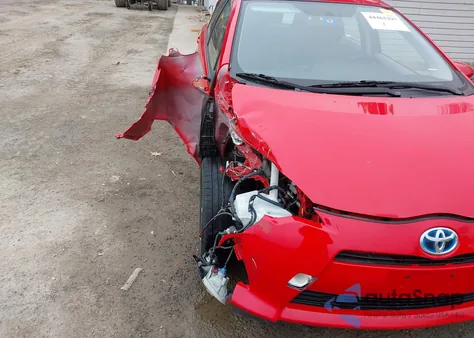 2013 Toyota Prius C Four из США, поврежденный, VIN JTDKDTB33D1042684